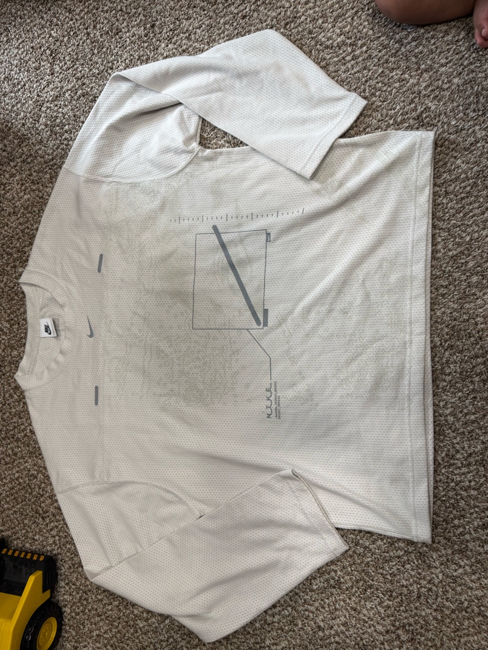 Nike Men’s Light Gray Long-Sleeve Graphic Performance Tee (Jersey Material)